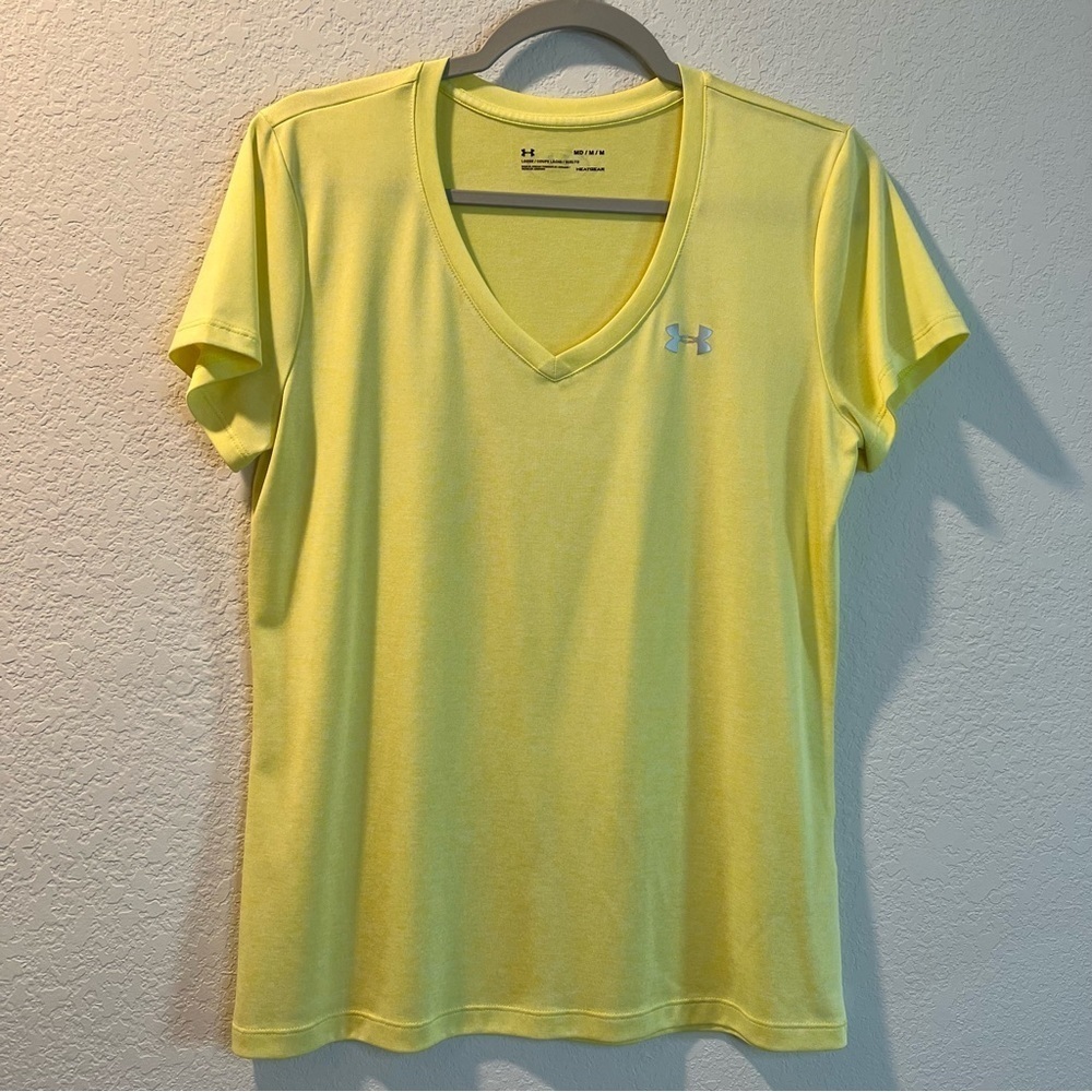 Women’s Under Armour yellow athletic short sleeve shirt size medium M